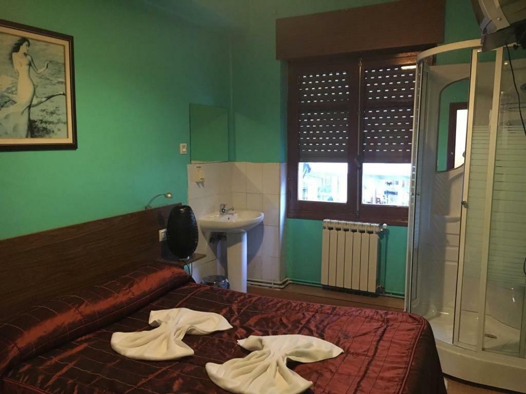 Hostal Goias 호텔 오비에도 외부 사진