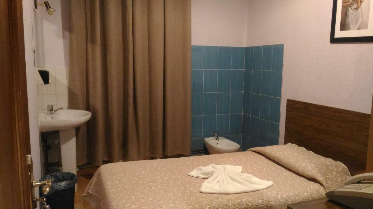 Hostal Goias 호텔 오비에도 외부 사진