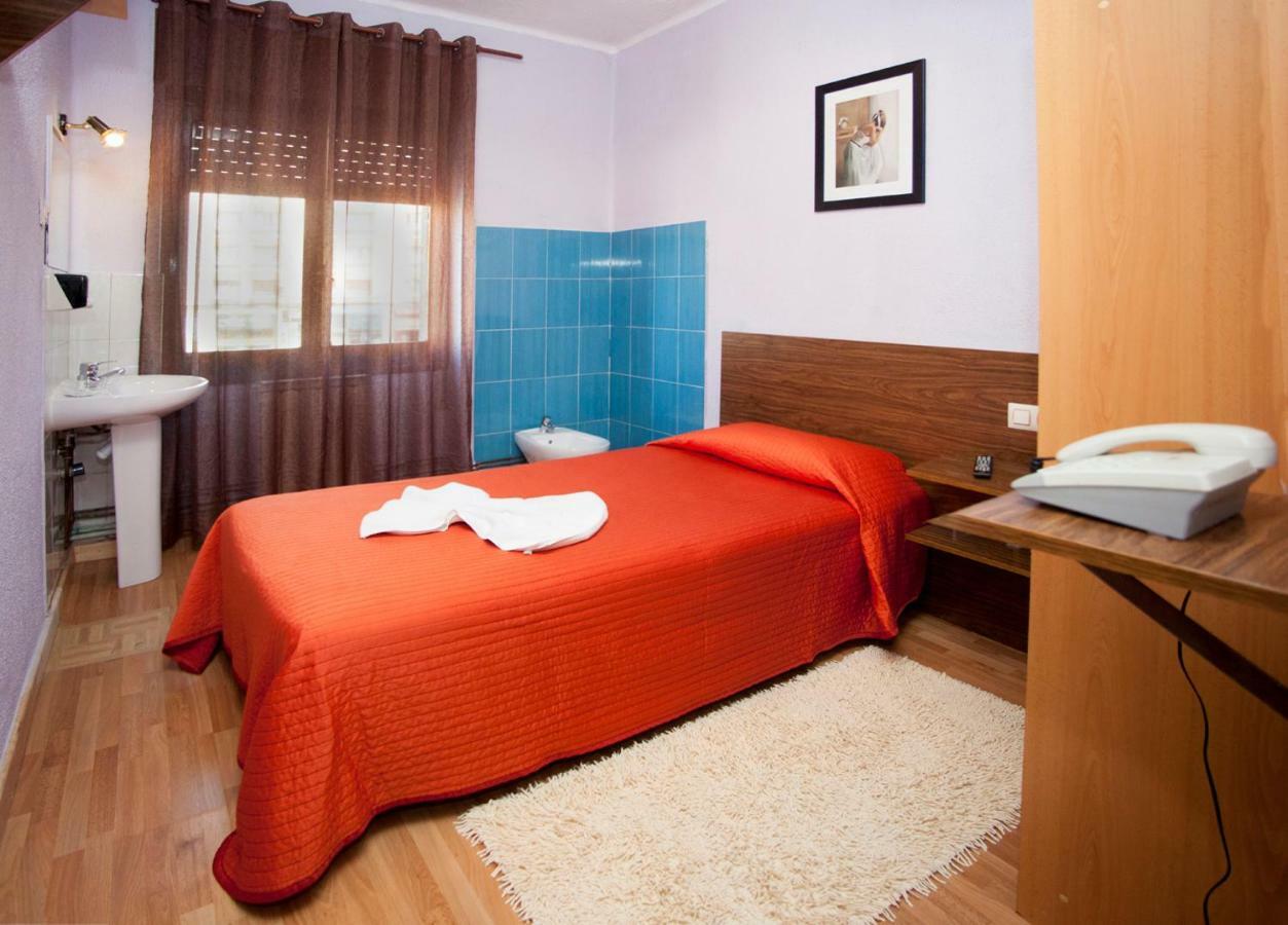 Hostal Goias 호텔 오비에도 외부 사진